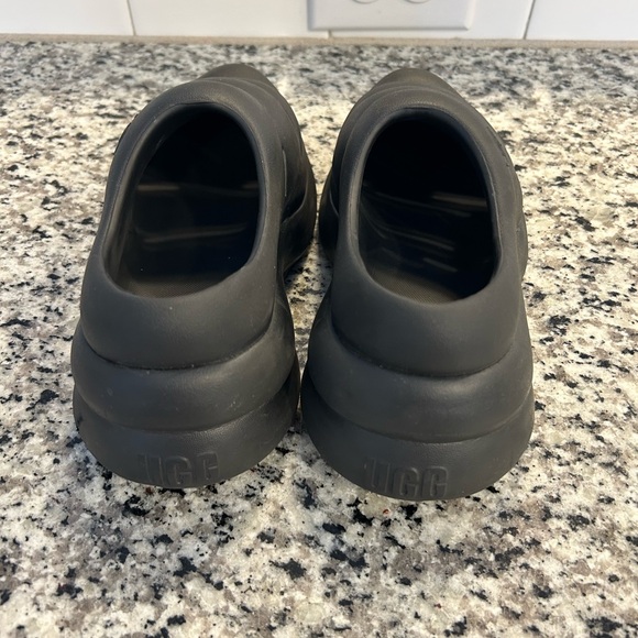 Authentic UGG clogs - Picture 3 of 5